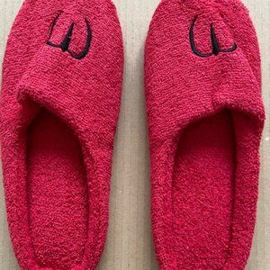 - Red house slippers warm comfortable anti slip soft close toes 26 cms long UK 4
